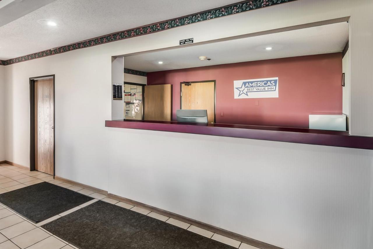 Americas Best Value Inn-Wenona Екстериор снимка