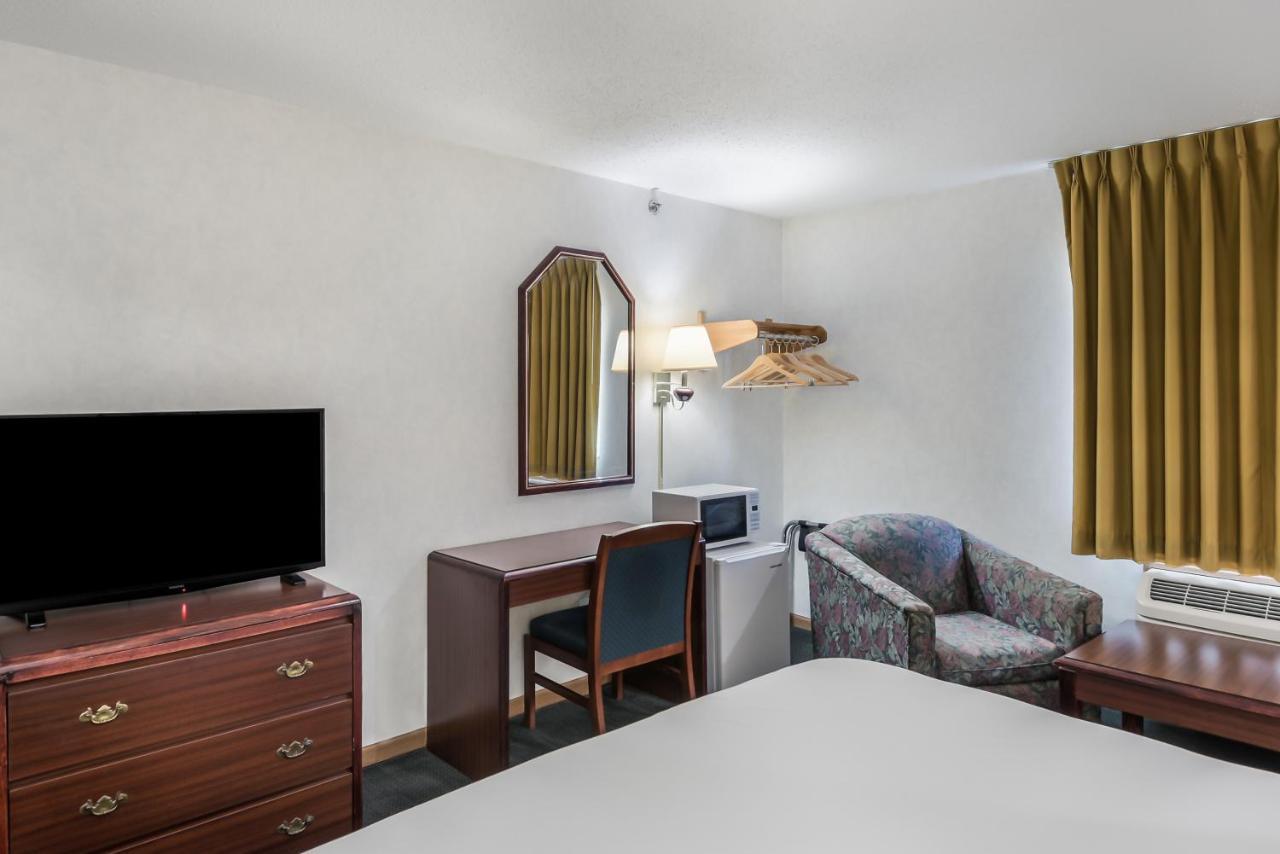 Americas Best Value Inn-Wenona Екстериор снимка