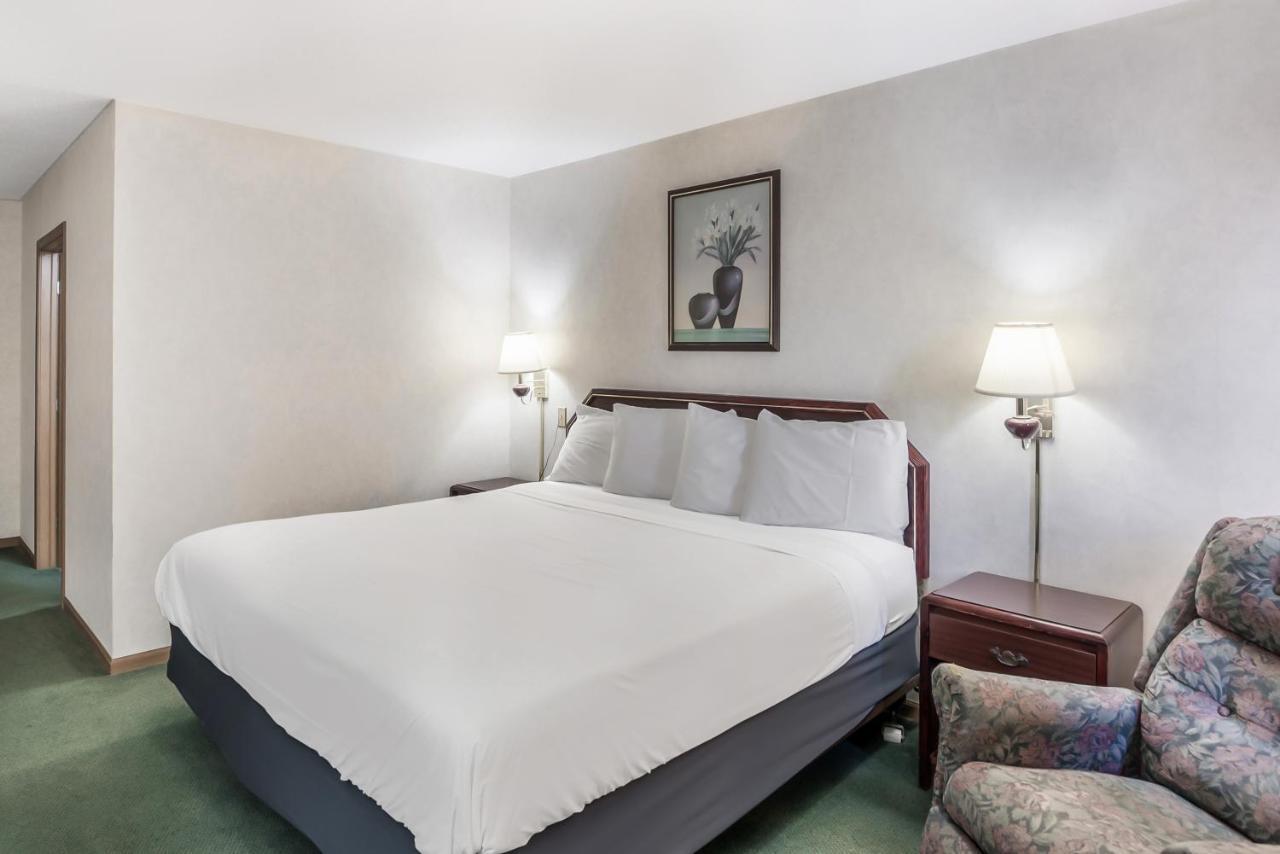Americas Best Value Inn-Wenona Екстериор снимка