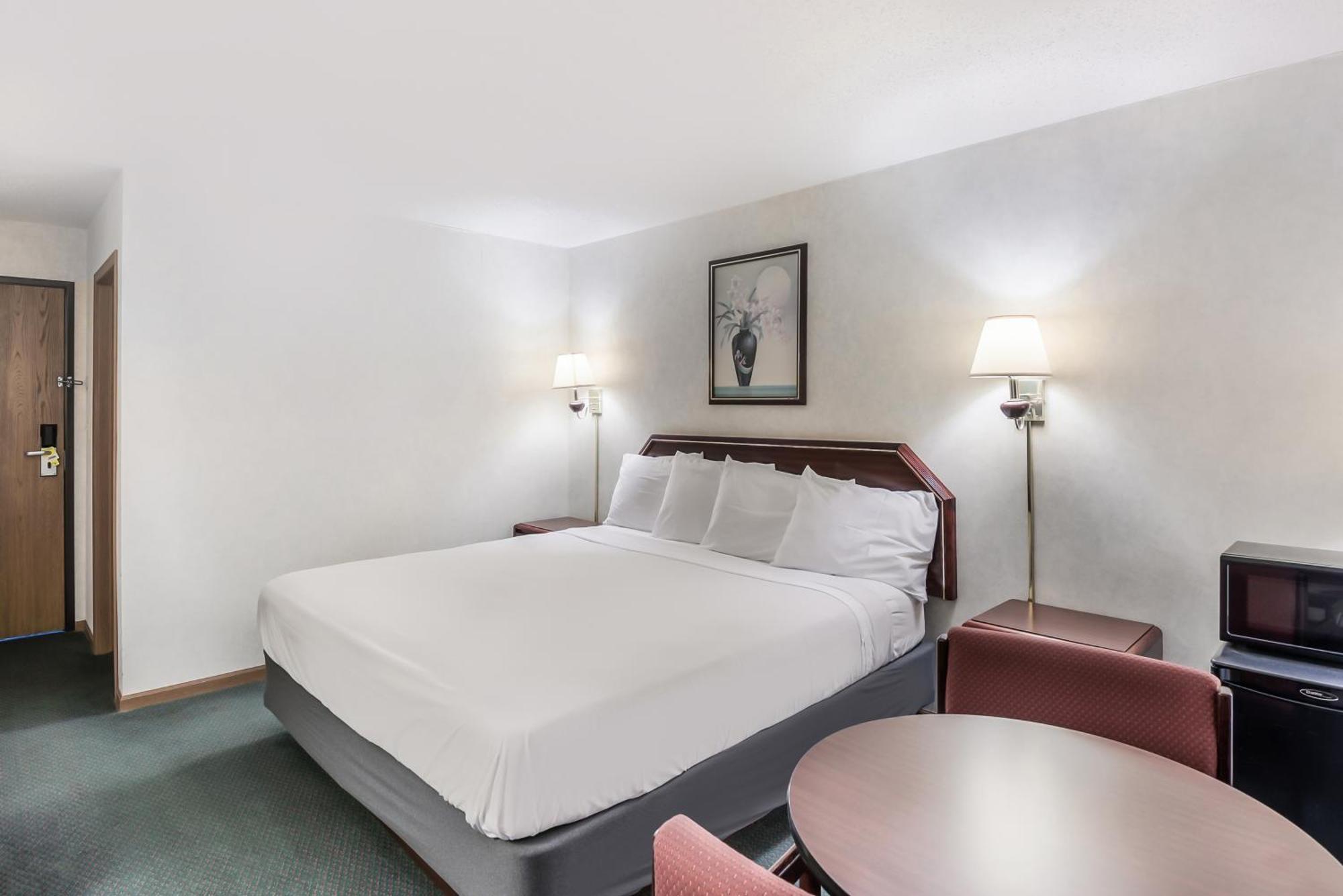 Americas Best Value Inn-Wenona Екстериор снимка