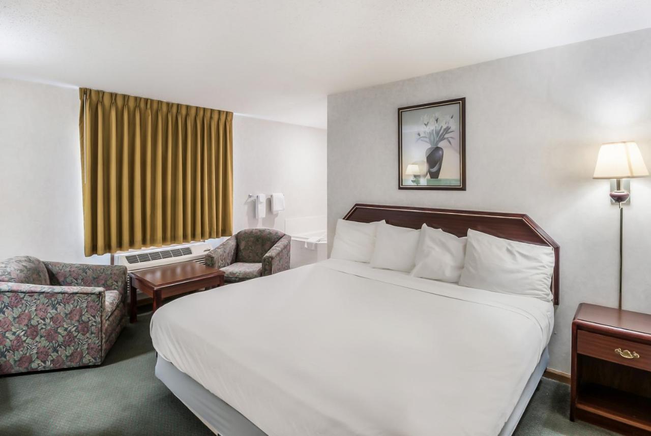 Americas Best Value Inn-Wenona Екстериор снимка