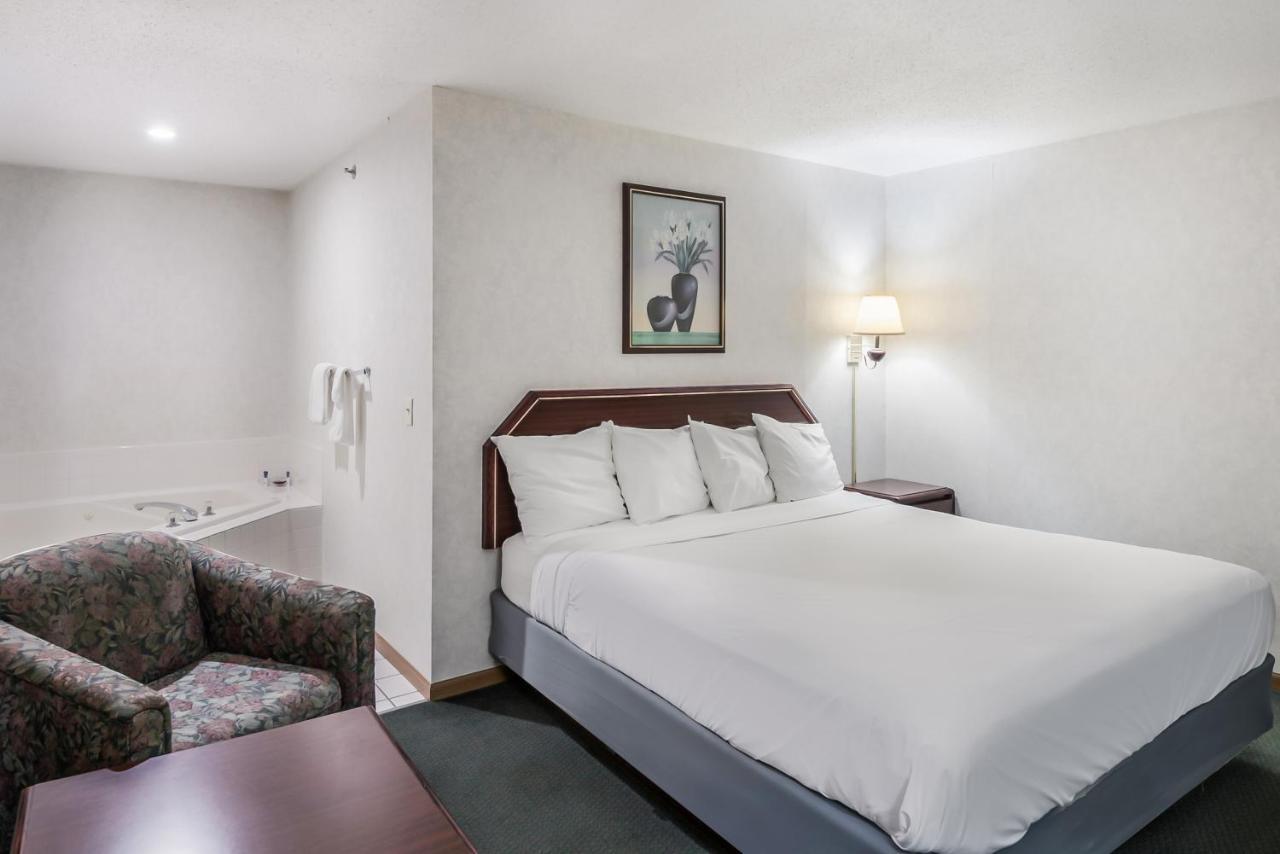 Americas Best Value Inn-Wenona Екстериор снимка