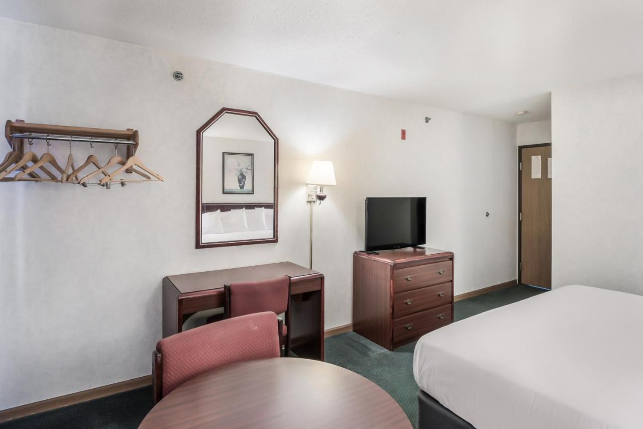 Americas Best Value Inn-Wenona Екстериор снимка