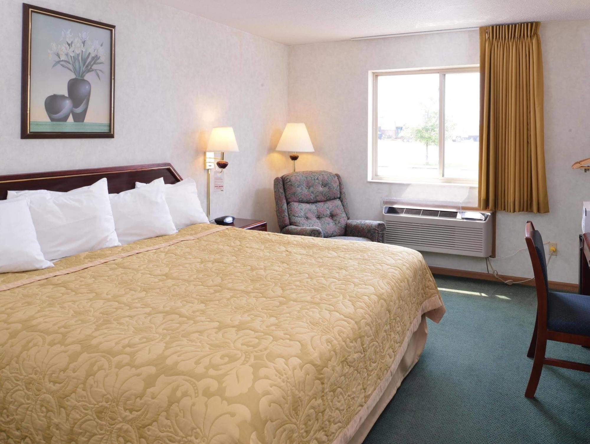 Americas Best Value Inn-Wenona Екстериор снимка