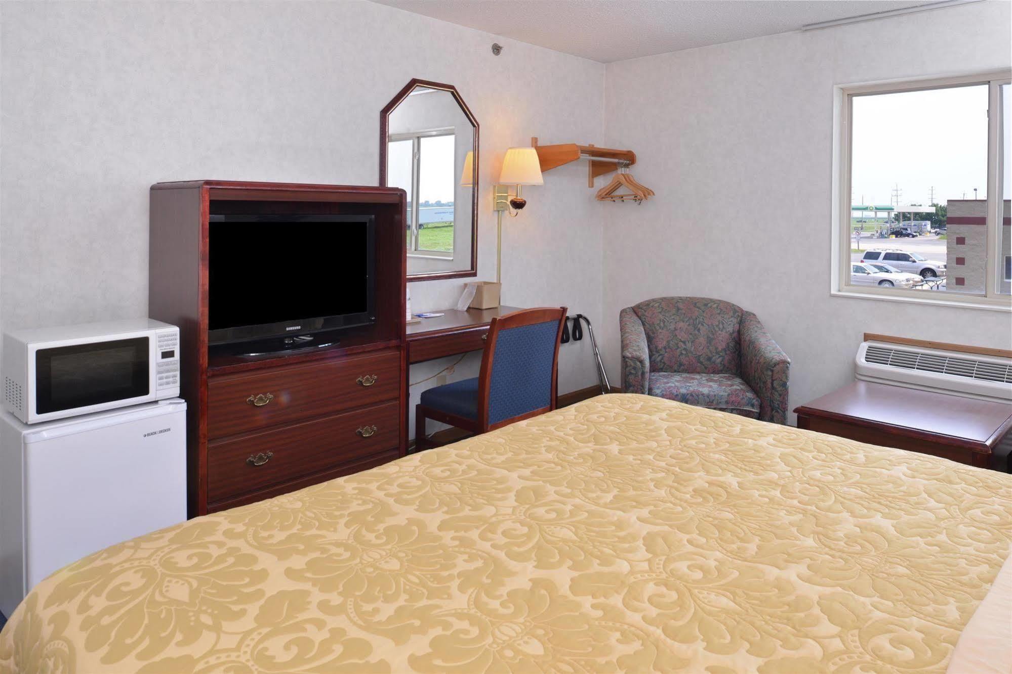 Americas Best Value Inn-Wenona Екстериор снимка